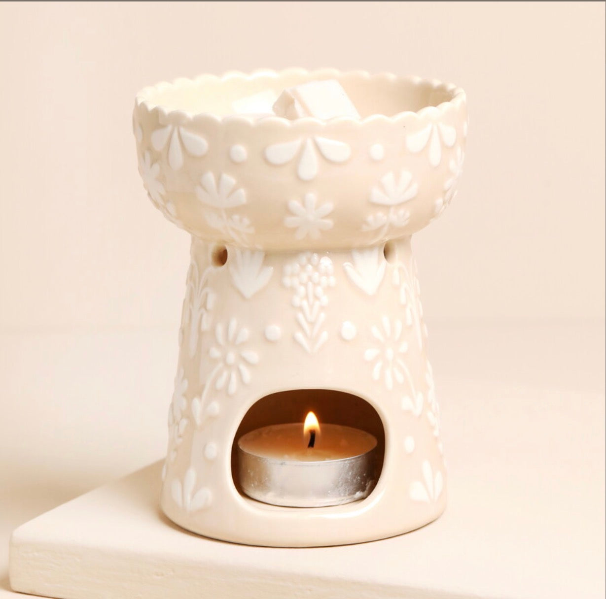 Pink Ceramic Floral Scalloped Edge Wax Burner